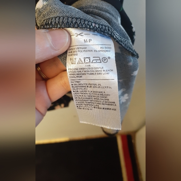 Black/flowered flowy Banana Republic dress - size medium petite - Picture 4 of 5